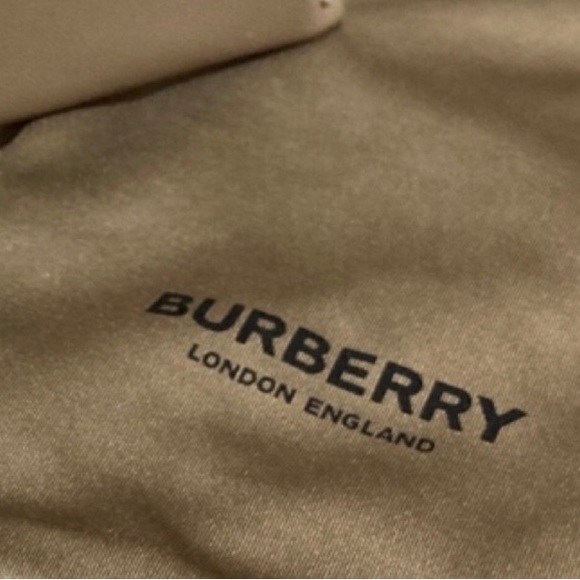 🔴 Elegant Burberry Eyeglass Case in sleek tan leather! 🔥 - Picture 10 of 10